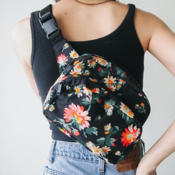 BAGGU Handbags - NWT BAGGU Fanny Pack, Laura Ashley Rhian Floral